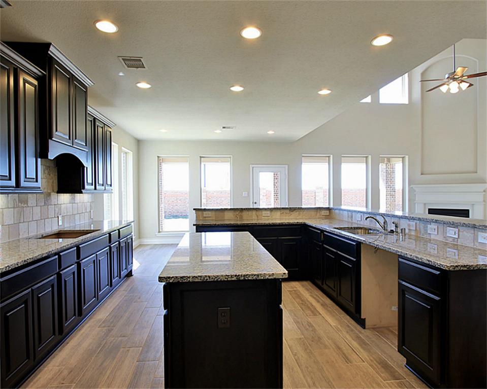 Perry Homes kitchen at Miramesa